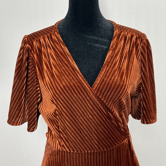 Simplee Rust-Colored Ribbed Tie Dress - Picture 2 of 4